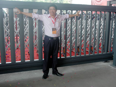 安徽陳總：能和英龍公司合作，我感到十分的開(kāi)心和驕傲